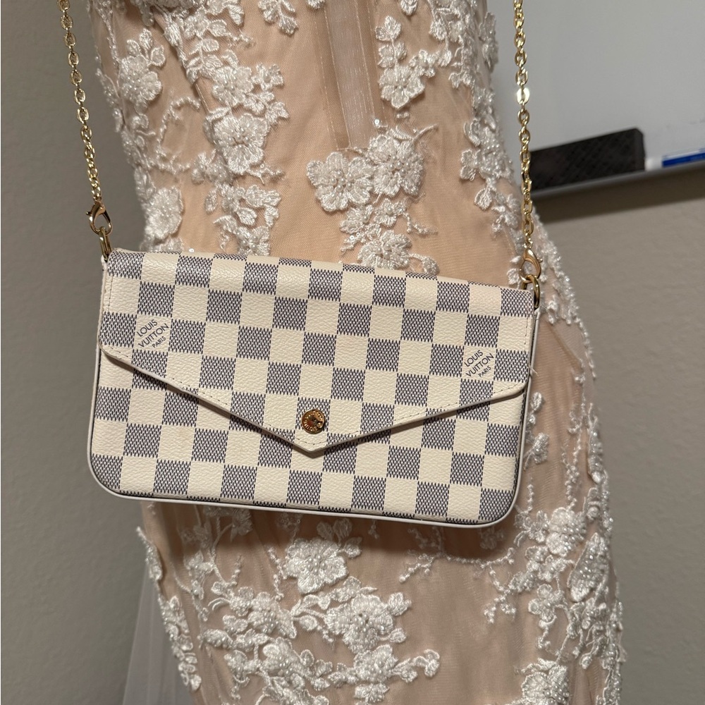Luxury white Checkered crossbody bag with gold chain